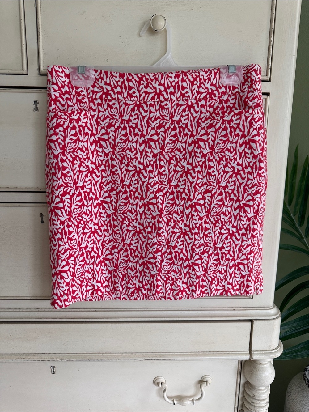 Chico's White and Pink Coral-Print Mini Skirt size 6